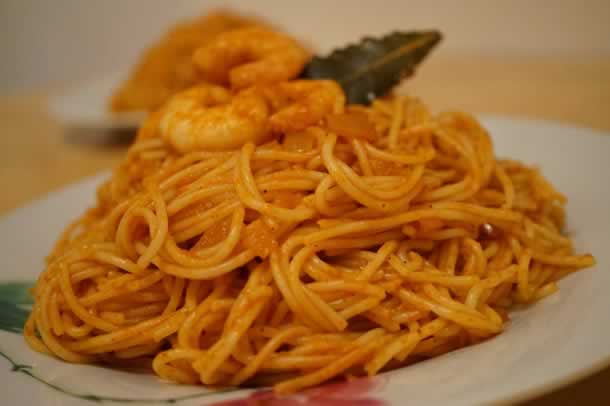 Spaghettis aux crevettes à la sauce tunisienne