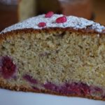 Cake moelleux à la pistache et aux framboises